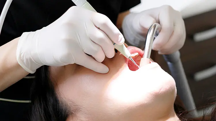 奥歯の隙間を埋める3つの治療法の画像